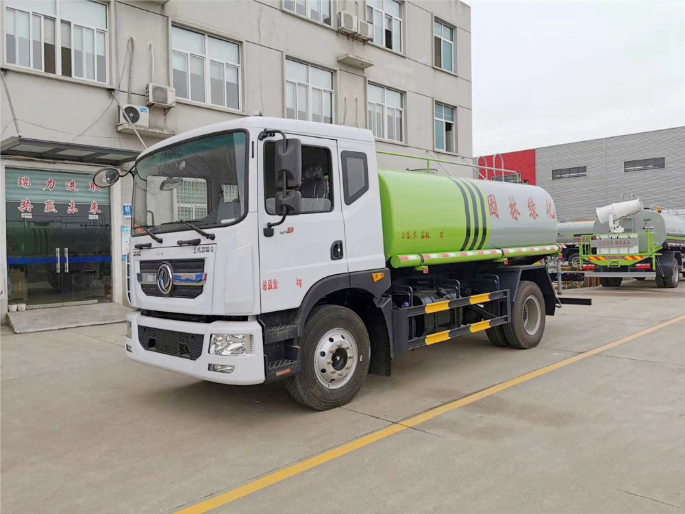 國(guó)六12立方東風(fēng)D9 灑水車